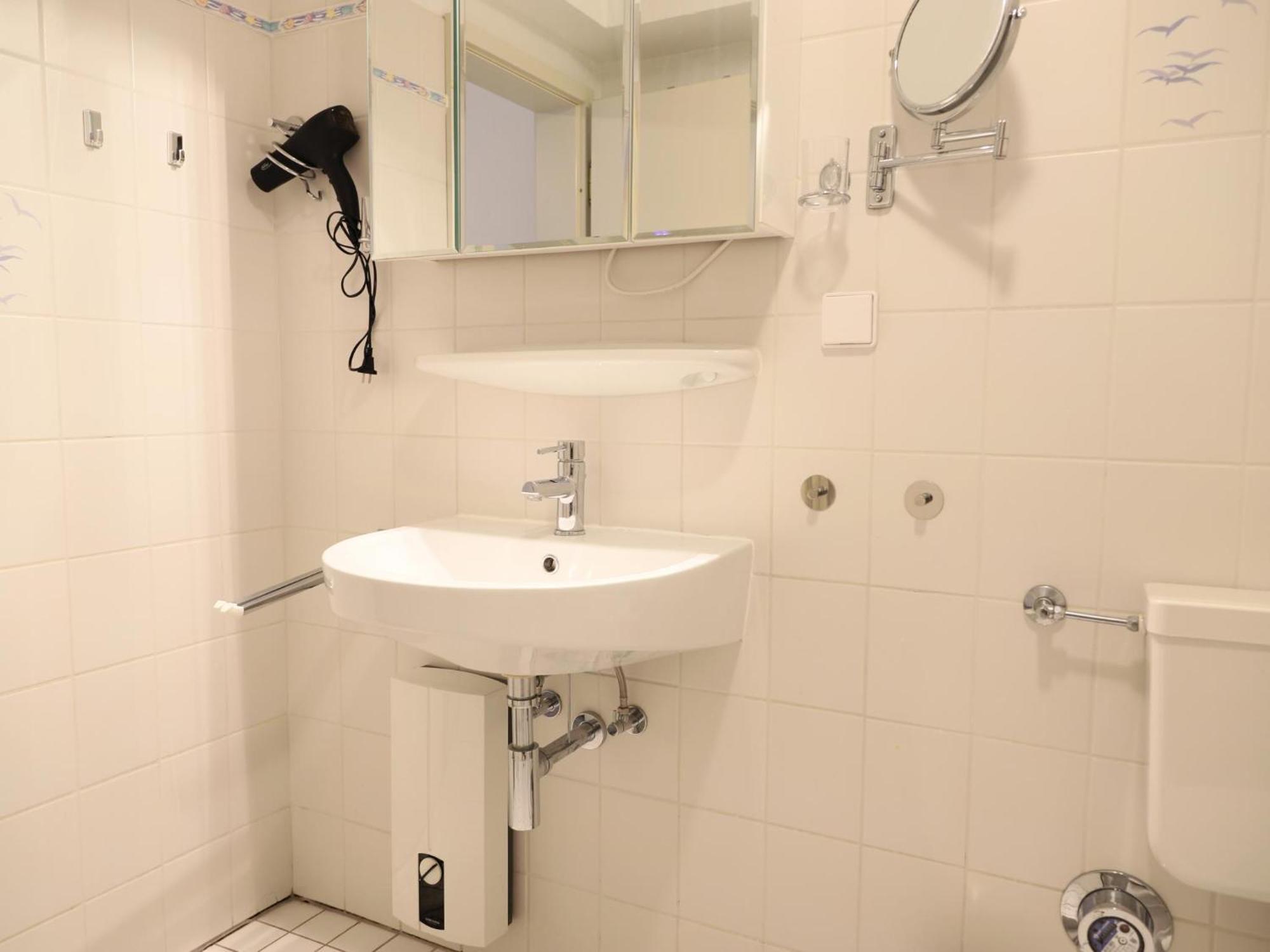 Ruhig Gelegenes Haus Am Ortseingang Von Wenningstedt Apartment Exterior photo